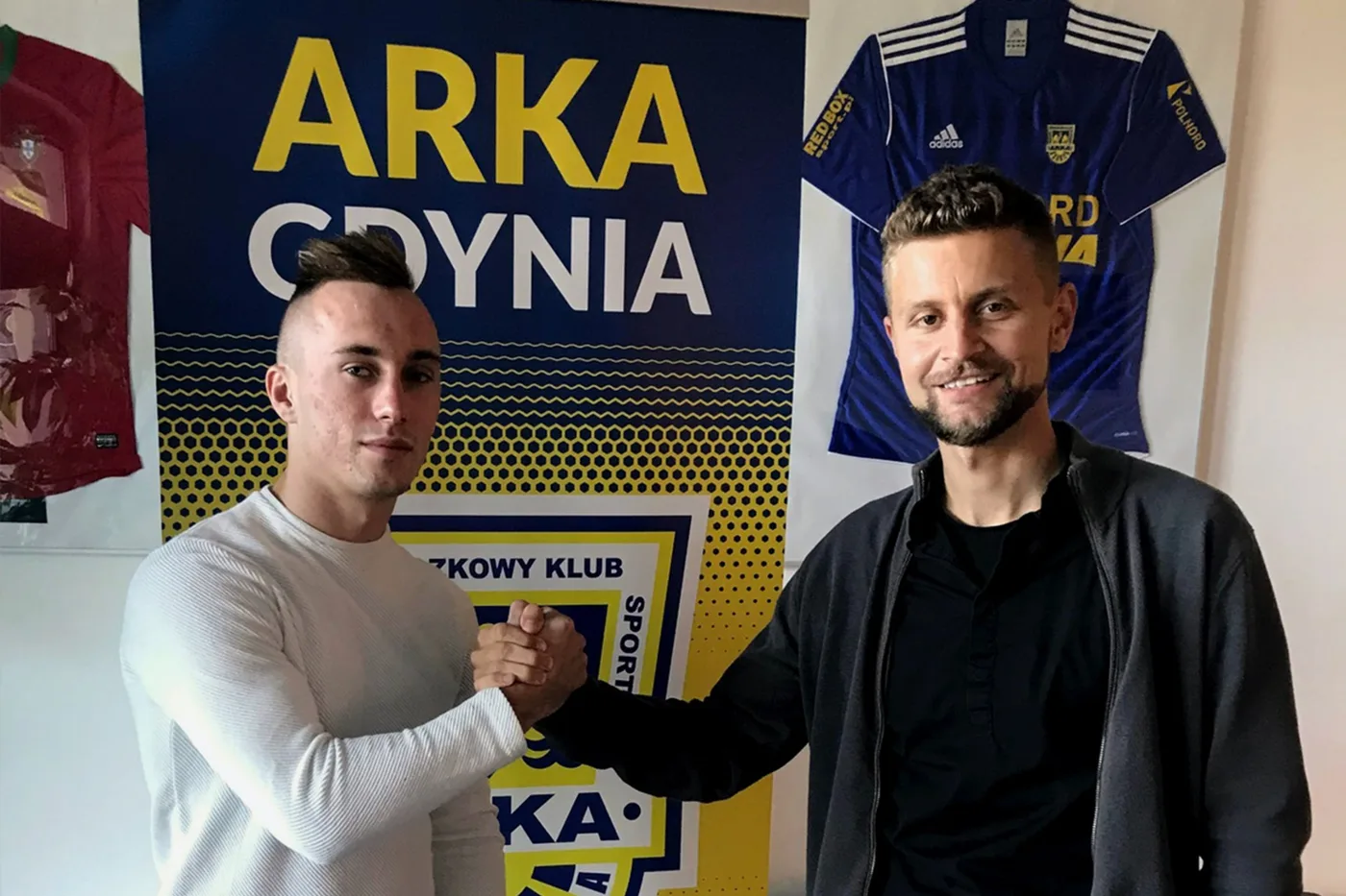 Adam Gajda jako agent piłkarski przy podpisaniu kontraktu zawodnika