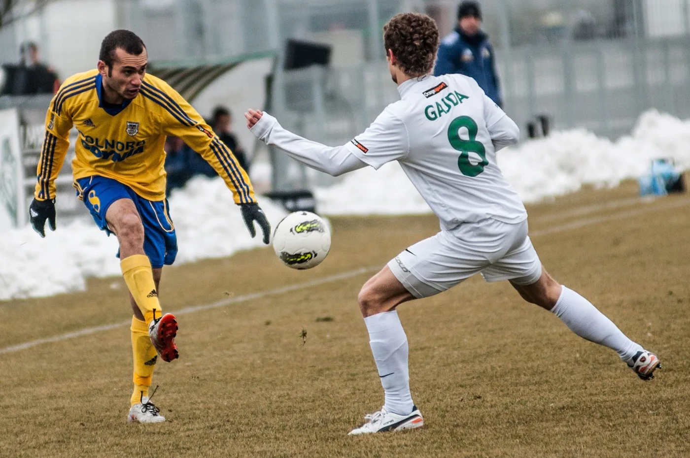 Adam Gajda w meczu, z numerem 8